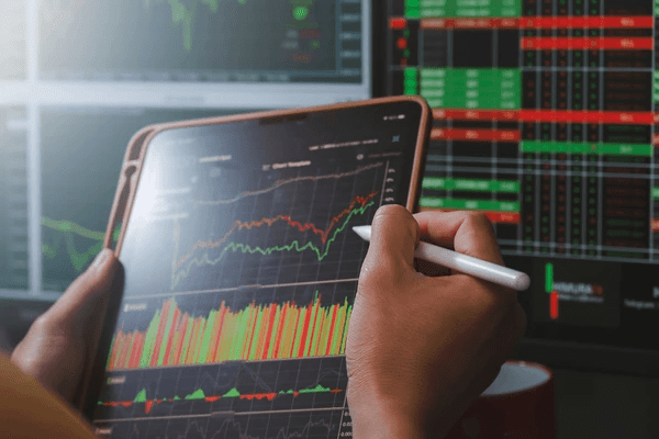 FP Markets review trading review 2025 with platform features